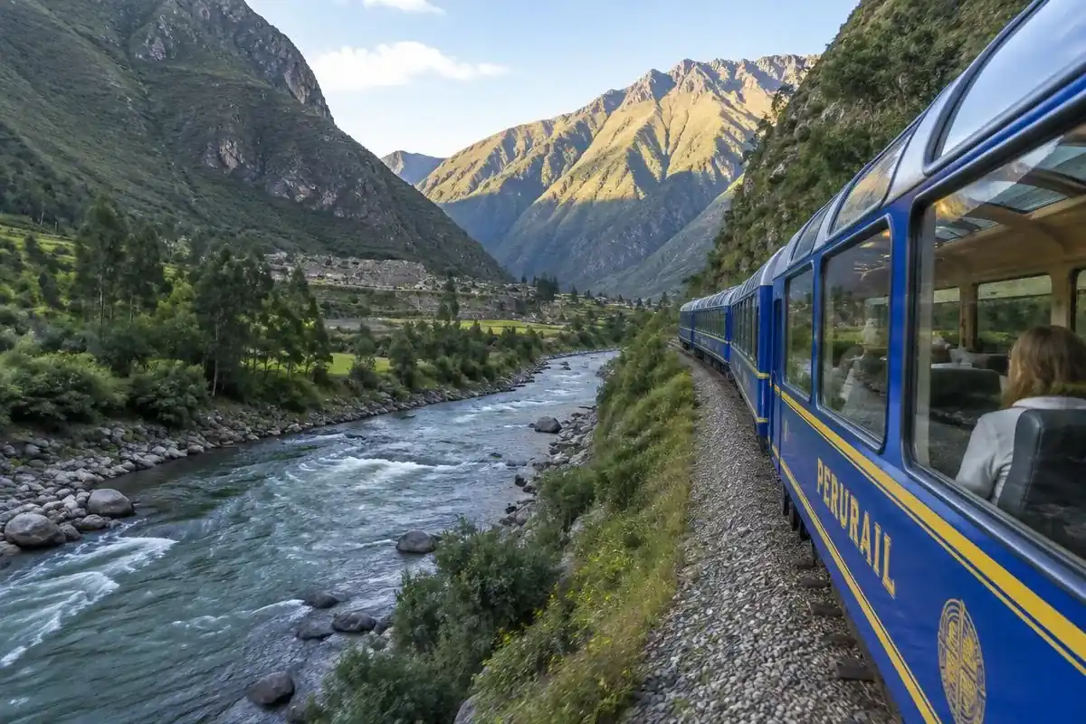 Train from Ollantaytambo to Aguas Calientes beside the Urubamba River on a day tour